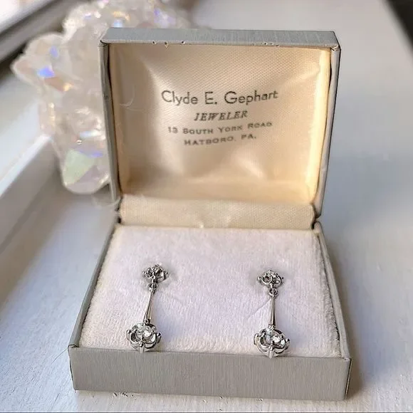 Art Deco 18k White Gold Diamond Drop Earrings - Picture 2 of 6